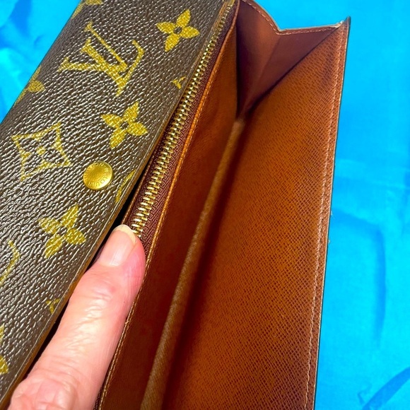 Louis Vuitton Brown and Gold Monogram Clutch Wallet Very Good Condition Unisex - Picture 11 of 16